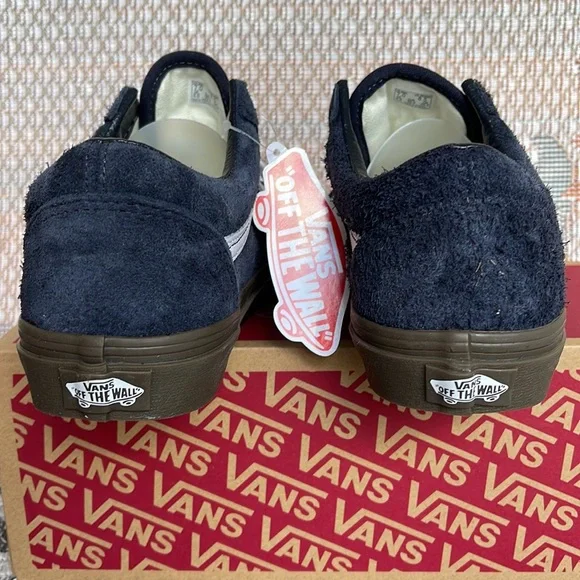Vans Men’s Old Skool
Hairy Suede Dark Navy
VN0005UADNV
Sneakers - Picture 14 of 16